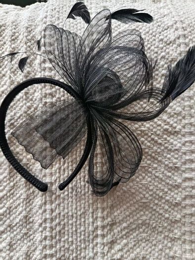 Black feather fascinator