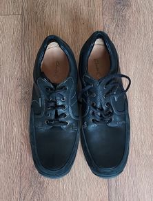 Clarks Gortex size 8 black shoes