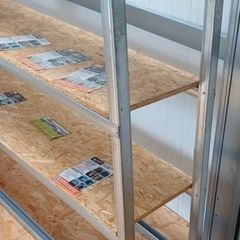 Metal storage shelving unit