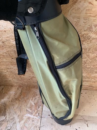 Kids green golf bag w strap and raincover