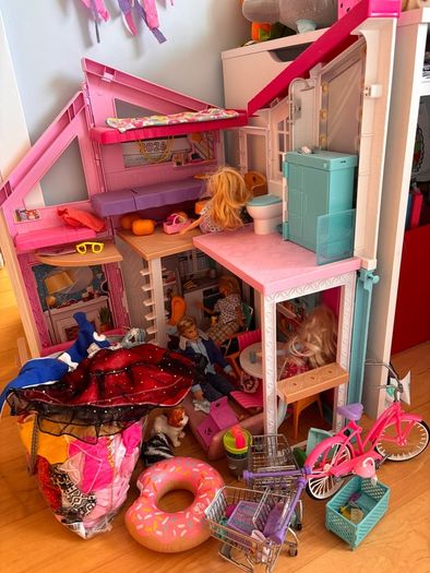 Malibu Barbie doll House