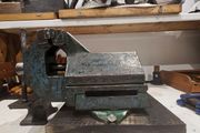 a 360' degree swivel vice