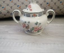 vintage royal tudor pot