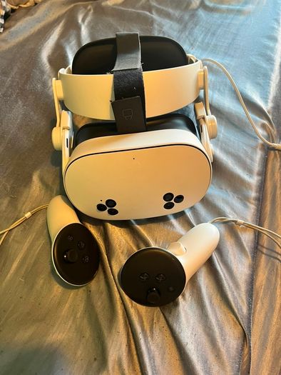 Meta quest 3s with battery pack headband