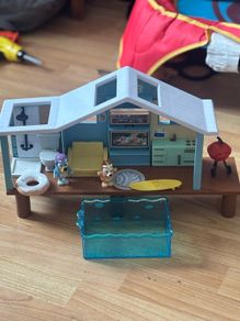 Bluey house & Figures
