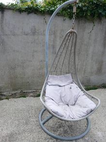 egg chair