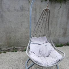 egg chair