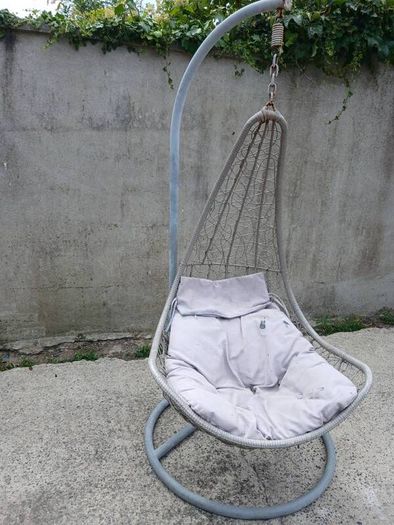 egg chair