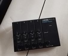 boss bx4 4ch stereo mixer on battery