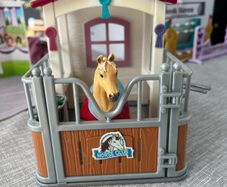 schleich stables n horse etc