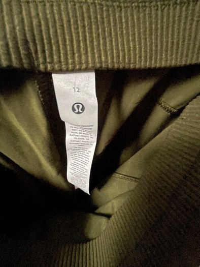 Lululemon bottoms pants trousers lightweight Barrel-Leg Crop size 16 BNWT