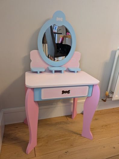 Kids dressing table
