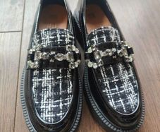 Ladies shoes