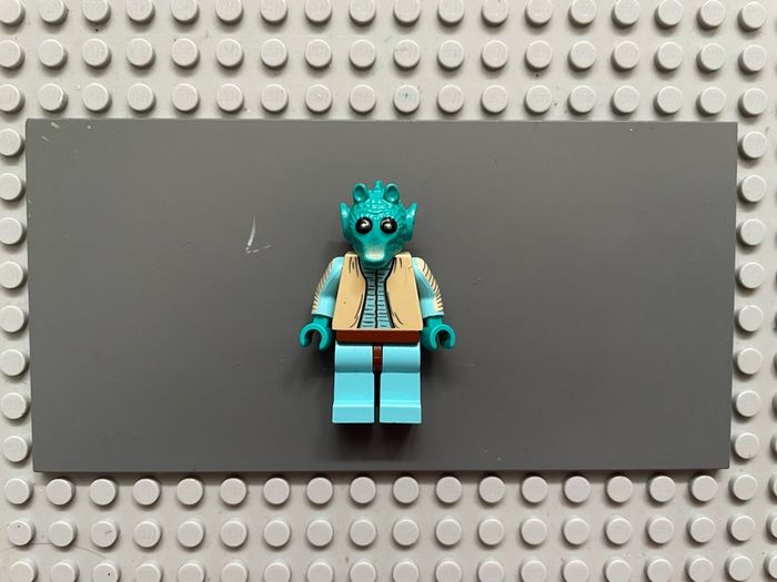 RARE! lego Star Wars sw0110 Greedo minifigure- Tan Vest, Sky Blue Legs