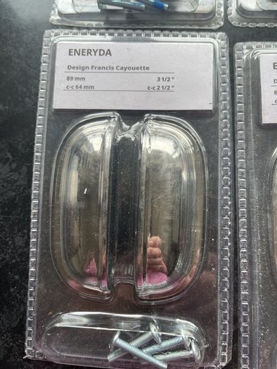 Knobs and drawer pulls