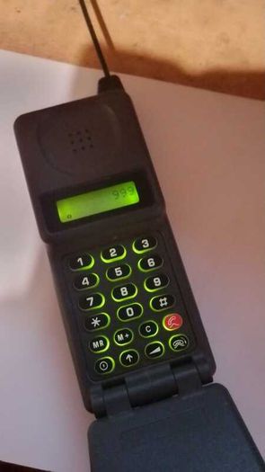Motorola Vintage Micro Tac Original Flip Phone & Motorola Overnight Dual Charging Dock