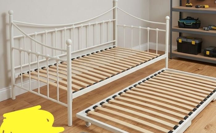 Beautiful Tendlr Day Bed