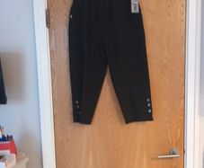Fin Black  Cropped Trousers.  Size. 16.  B.N.W.T