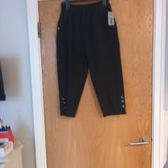Fin Black  Cropped Trousers.  Size. 16.  B.N.W.T