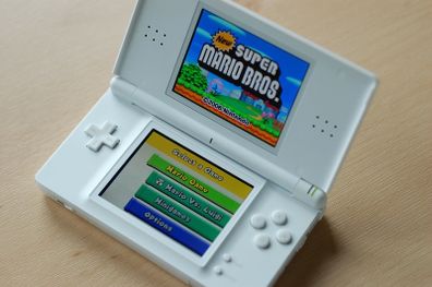 Nintendo DS Lite White NDSL + UNLOCKED CFW + Charger + Games [Collection Or Postage]