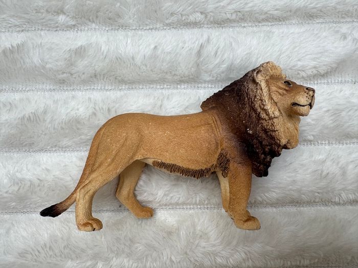 Schleich D-73527 Adult Male African Lion Toy Figure Safari Animal Used Please see photos