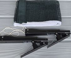 Table tennis net with fixators