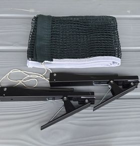 Table tennis net with fixators
