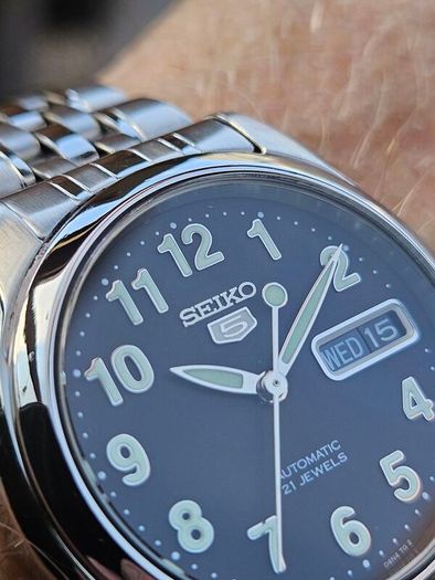 Watch Seiko 5 Automatic.