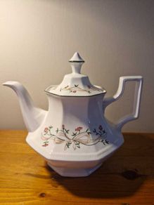 Johnson Brothers, Eternal Bow Teapot, Perfect Condition