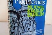 Me Jewel and Darlin' Dublin by Eamonn MacThomais. Illustrated by Michael O'Brien (HQ859)