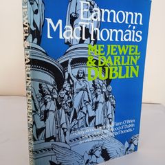 Me Jewel and Darlin' Dublin by Eamonn MacThomais. Illustrated by Michael O'Brien (HQ859)
