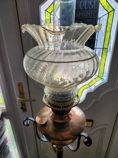 Fabulous expandable working oil lamp wih brass and copper detailing