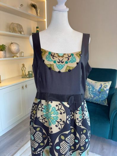 Beautiful Ladies 100% Silk Dress from Phase
