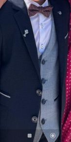 Holy Communion Suit.. Aged 9. Lovely suit. Worn twice. Cost 300 including shoes. Shoes size 37(4.5uk).