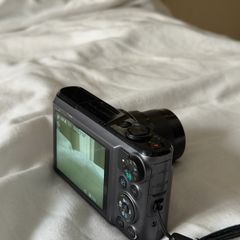 Canon 40x optical zoom SX720HS