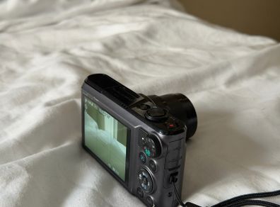 Canon 40x optical zoom SX720HS