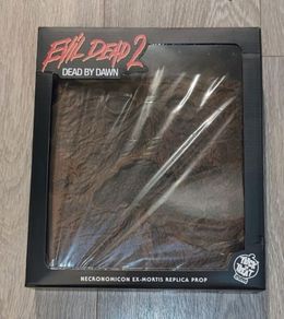 Evil dead Necronomicon Trick or Treat Studios