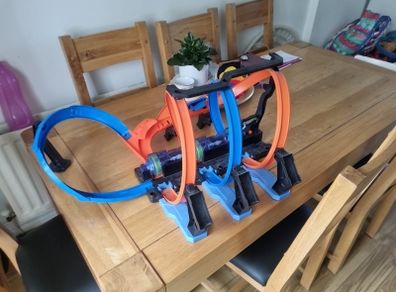 Hot wheels crash track