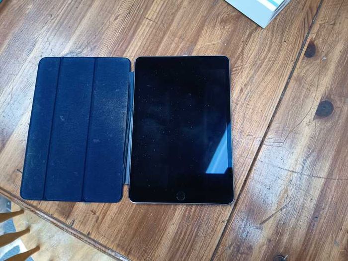 Apple iPad A1538 with blue cover - parts or repair