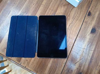 Apple iPad A1538 with blue cover - parts or repair