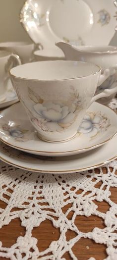 21 pcs Very pretty Vintage Royal Stuart Teaset Pale blue and pink flowers