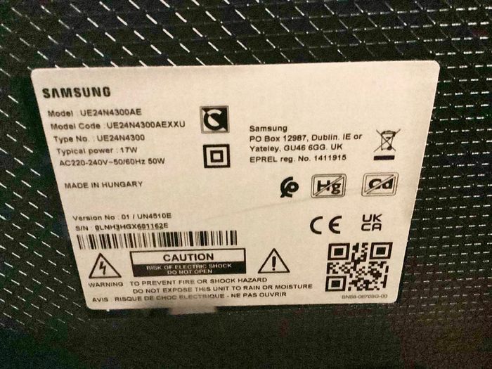 24 Inches Samsung Smart Television, SMART TV with USB, 2 HDMI, Scart, WIFI connectivity, etc Barely used.