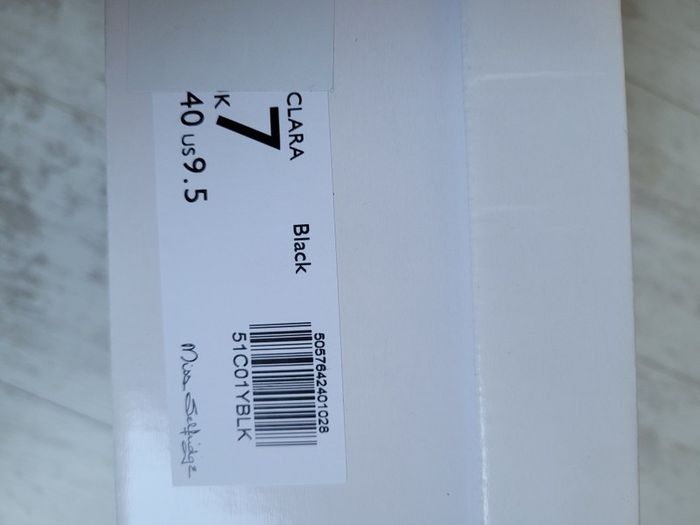 Sandals size 7 Miss