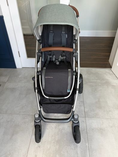 UPPAbaby Vista V2 Emmett Travel System Complete Bundle