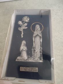 Lourdes Decoration IN BOX blue velvet Mary and Bernadette WITH A rose  ALAGROTTE BENIE JAI PRIE POUR VOUS
