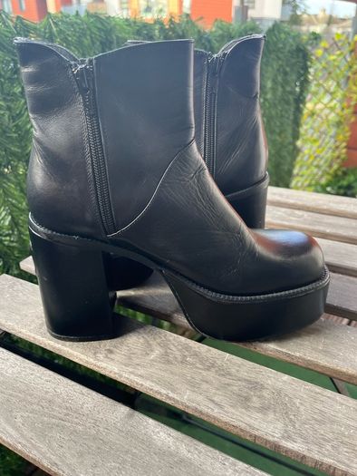 Gorgeous Buffalo London Ankle Boots