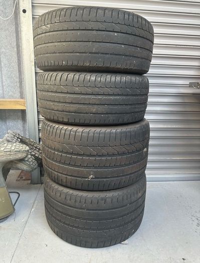 4x Pirelli P zero's 2x 305/30/19s XL 235/35/19s XL