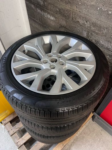 Landrover Discovery 21'' Alloys & Tyres