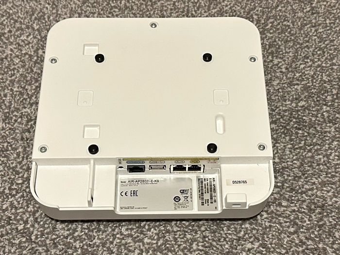 Cisco AIR-AP2802I-E-K9 - multifunctional Wi-Fi access point. Can be used in FlexConnect mode without controller. Used but in a very good condition.