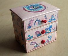 Tiny Toons Adventures doll's house chest of drawers 10cm